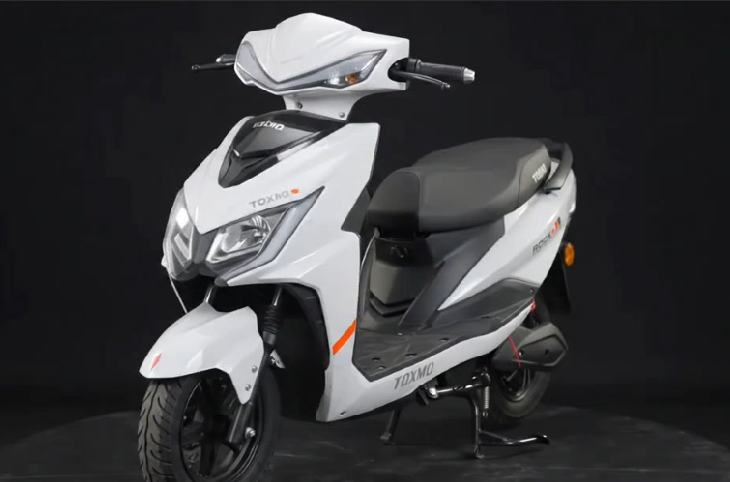 White Toxmo electric scooter available in Bhilai Durg